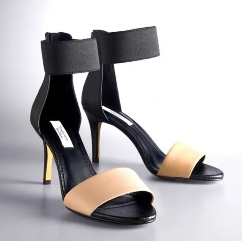 Simply Vera Vera Wang Black & Blush Ankle Strap Heels Size 6½